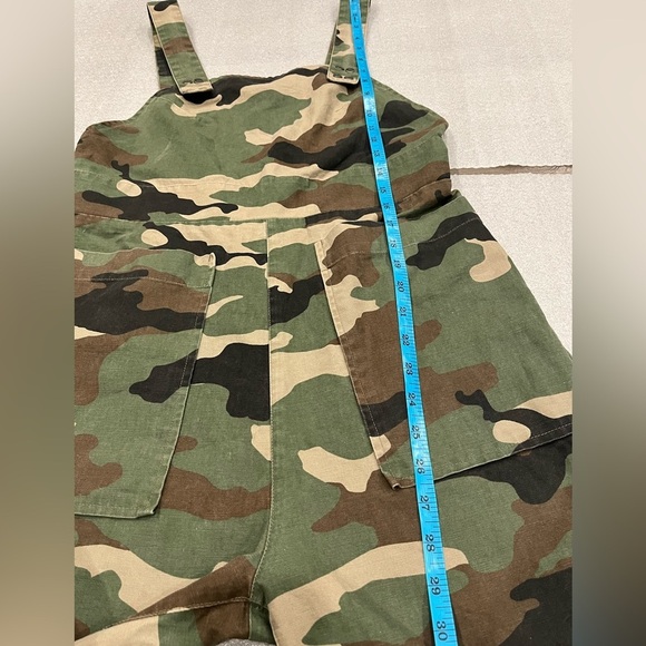 [M/10]RVCA Green and Brown Camouflage Ankle Cropped Jumpsuit Overall - Picture 11 of 12